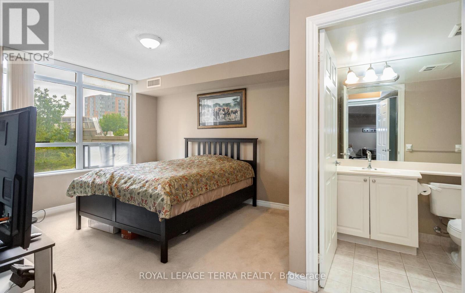 Photo 15 of 430 3888 Duke Of York Boulevard, Mississauga ON