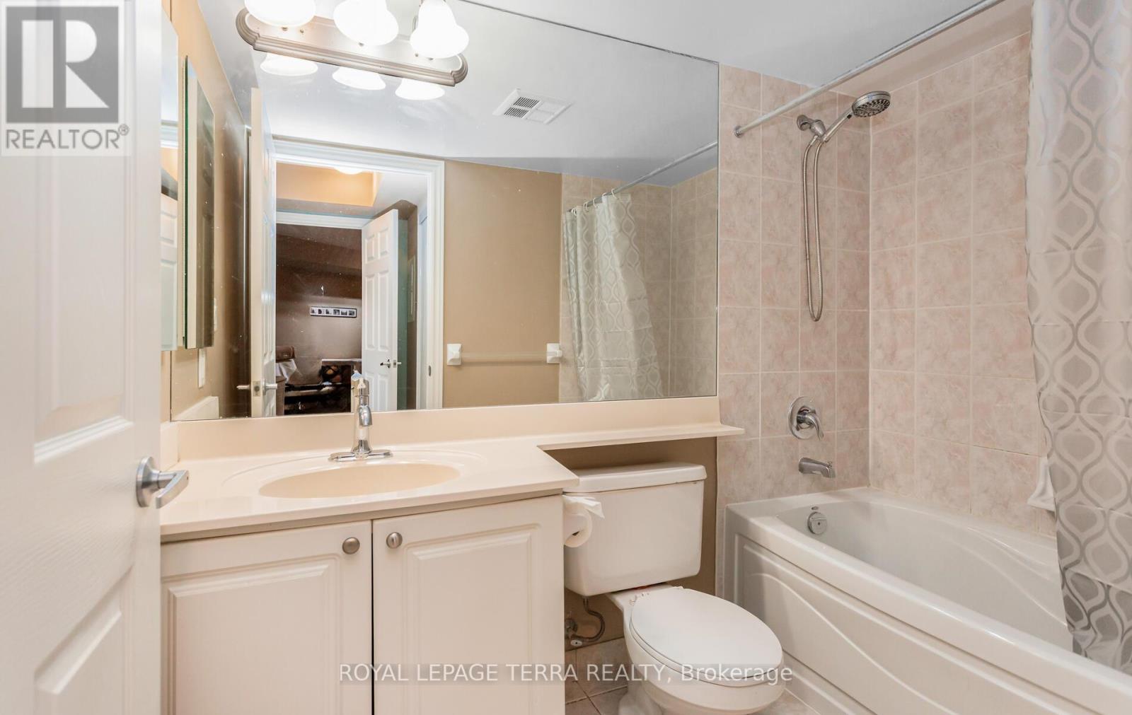 Photo 18 of 430 3888 Duke Of York Boulevard, Mississauga ON