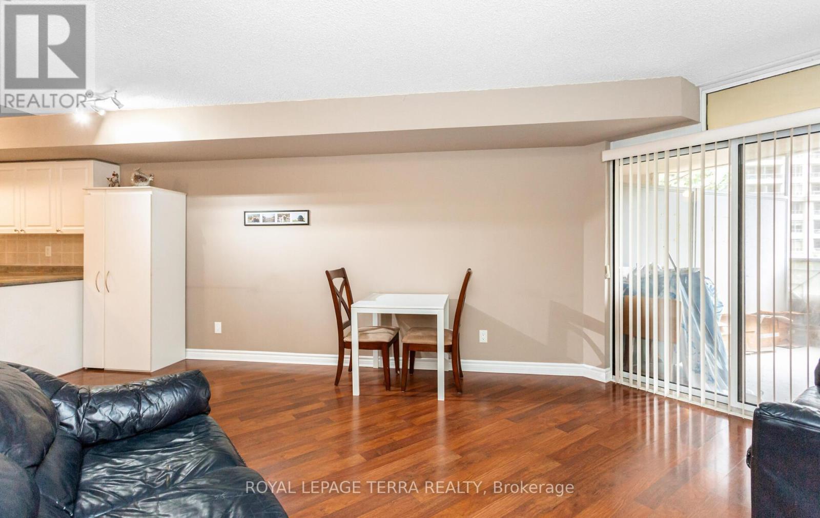 Photo 7 of 430 3888 Duke Of York Boulevard, Mississauga ON