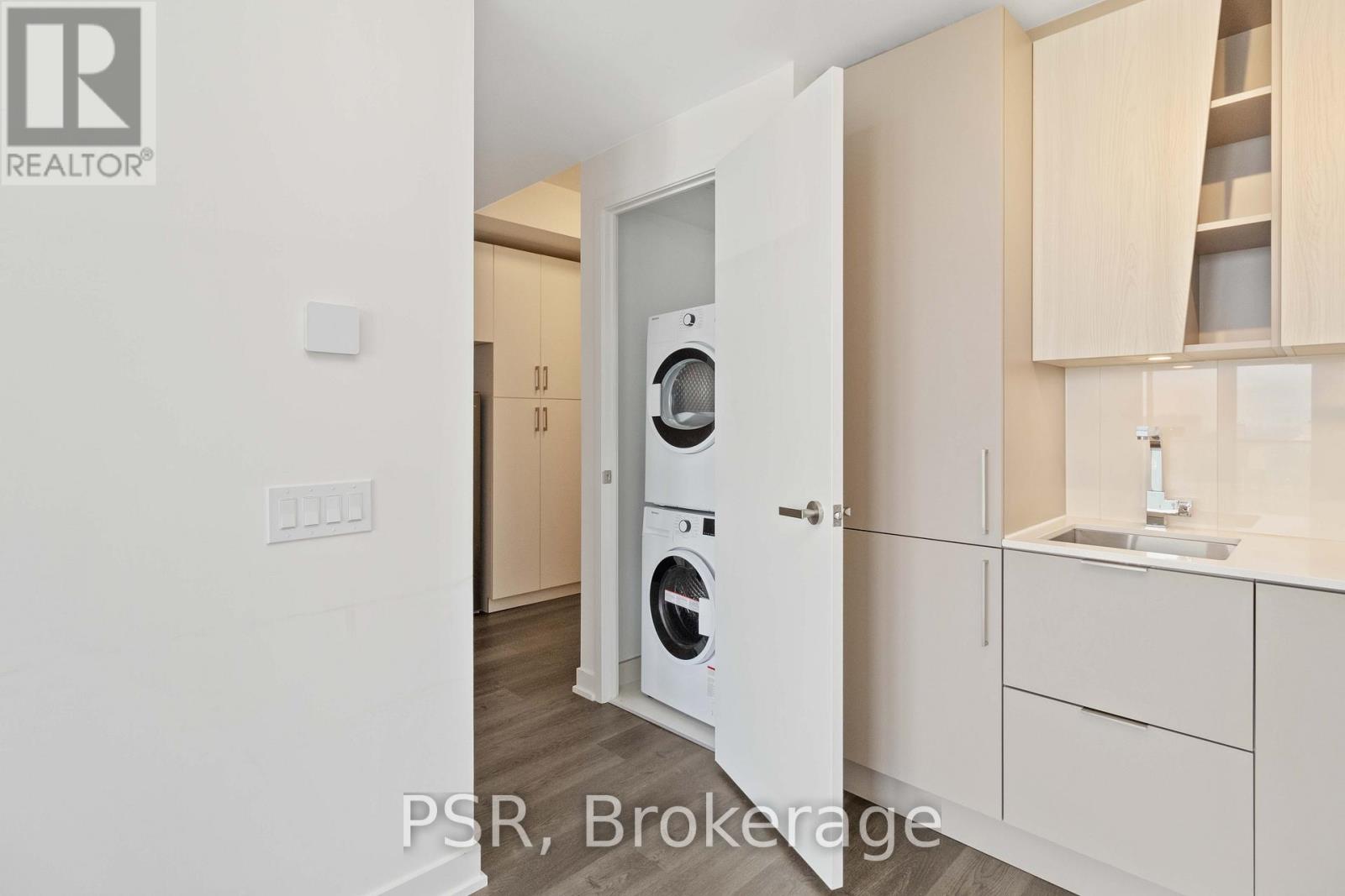 Photo 17 of 3501 3900 Confederation Parkway, Mississauga ON