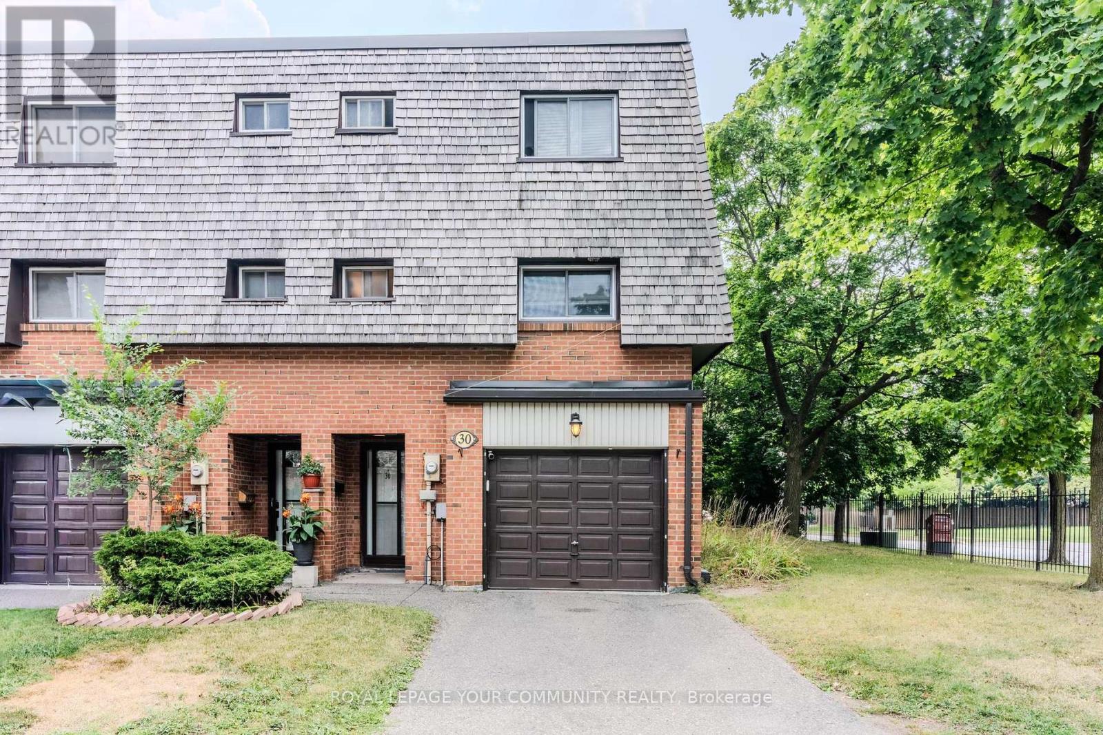 Photo 1 of 34 30 Briar Path, Brampton ON