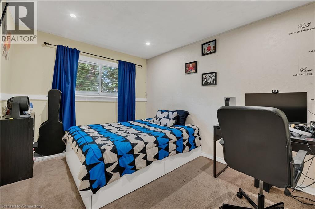 Photo 16 of 18 Riverdale Drive, Hamilton ON