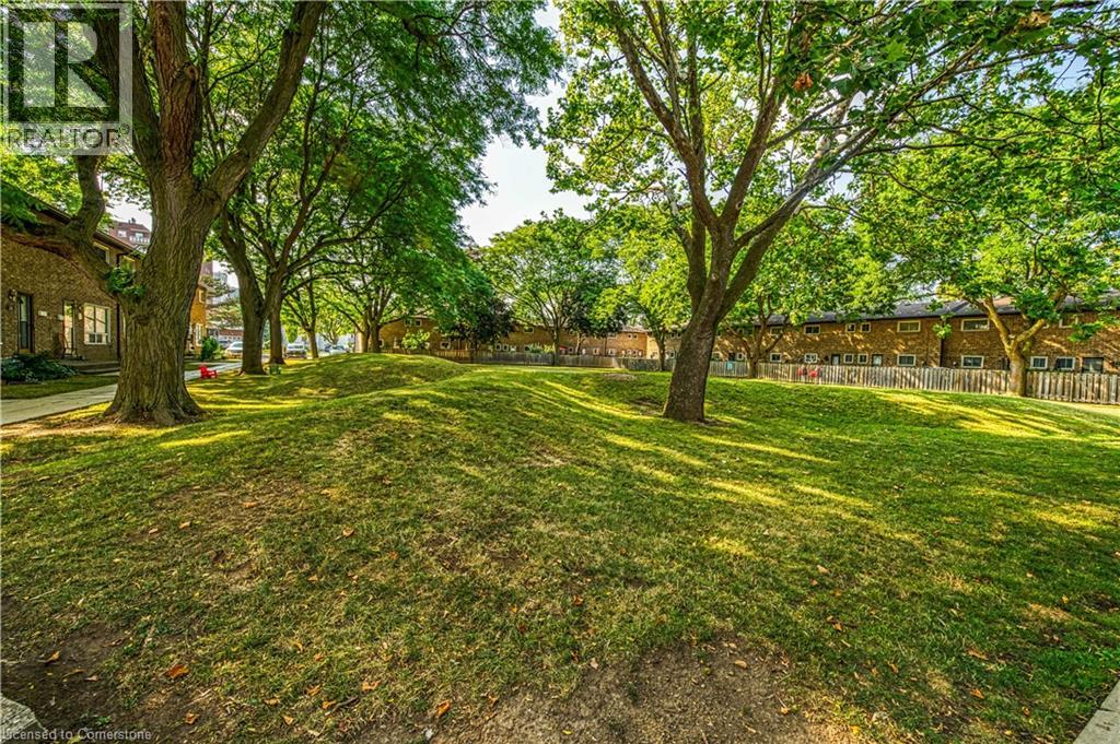 Photo 31 of 18 Riverdale Drive, Hamilton ON