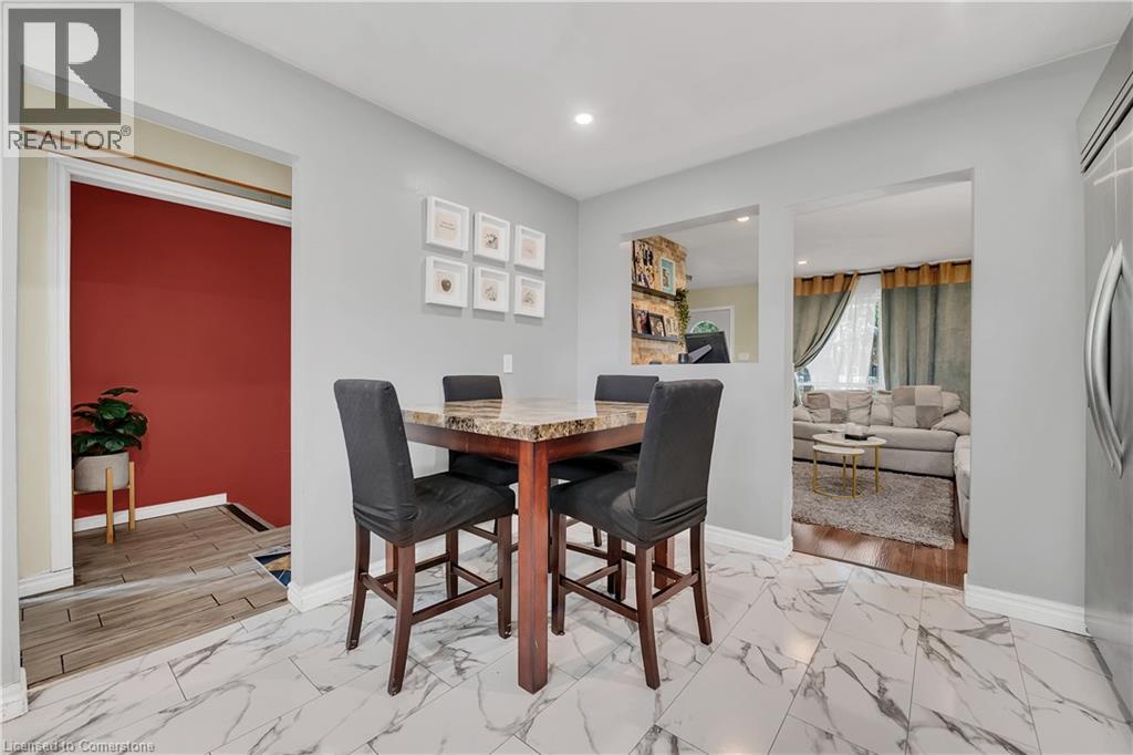 Photo 8 of 18 Riverdale Drive, Hamilton ON