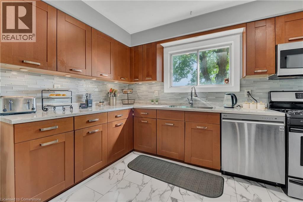 Photo 9 of 18 Riverdale Drive, Hamilton ON