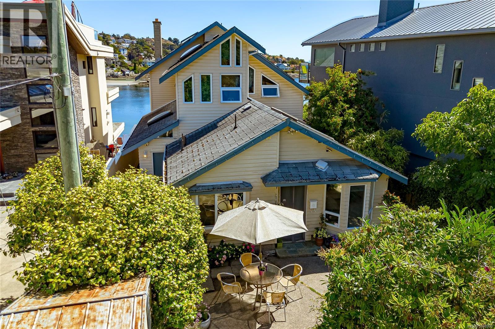 Photo 34 of 157 Robertson St, Victoria BC
