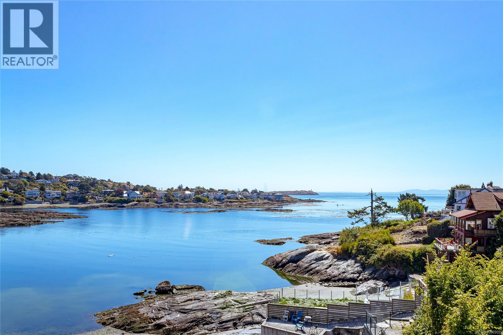 Photo 7 of 157 Robertson St, Victoria BC