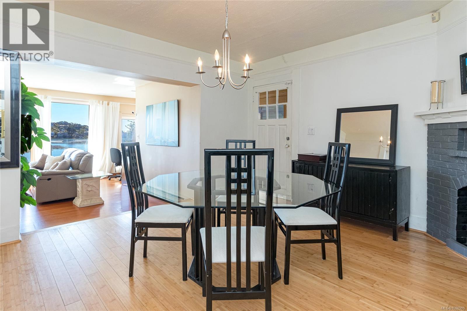 Photo 12 of 157 Robertson St, Victoria BC