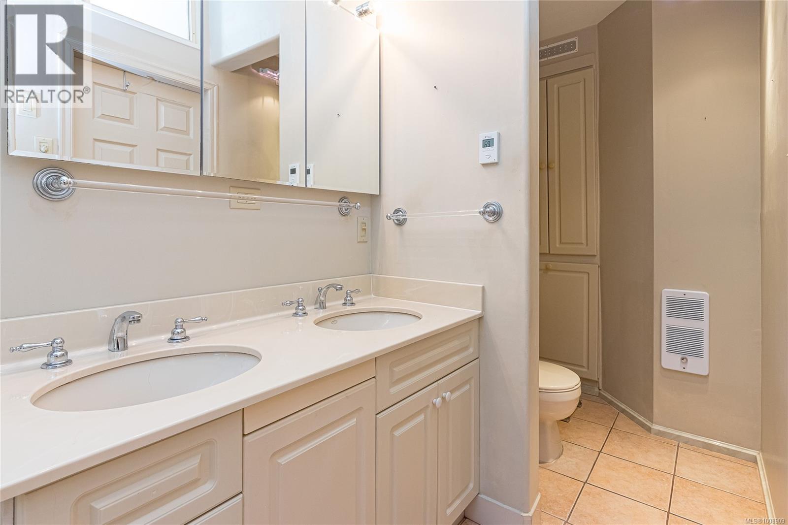 Photo 24 of 157 Robertson St, Victoria BC