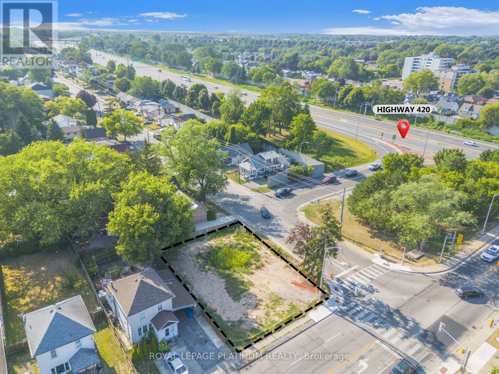 Photo 1 of 5475 Drummond Road, Niagara Falls ON