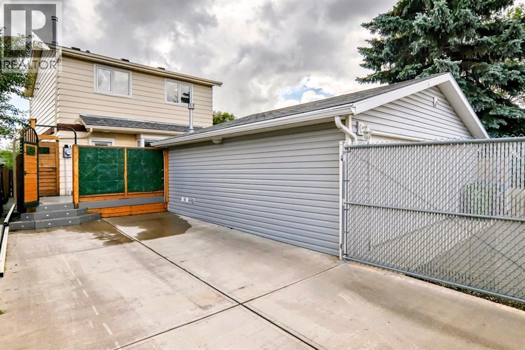 Single Family House for Sale in  Erin Dale Place SE Erin Woods Calgary 