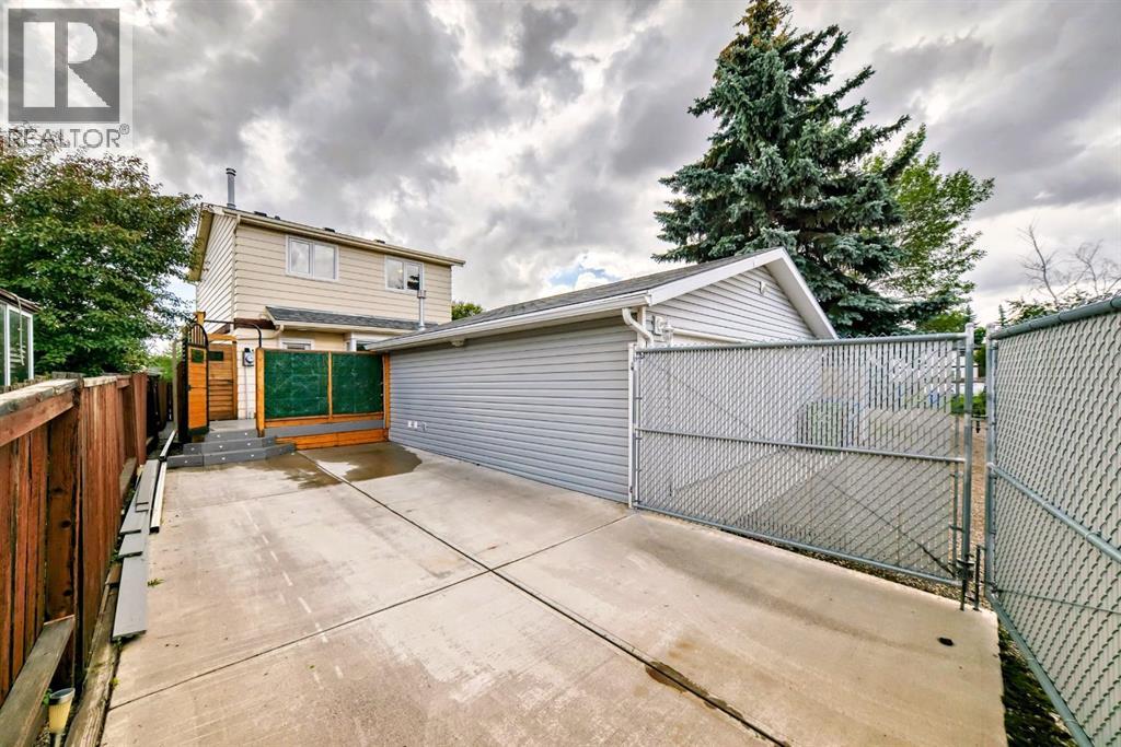 Single Family House for Sale in  Erin Dale Place SE Erin Woods Calgary 