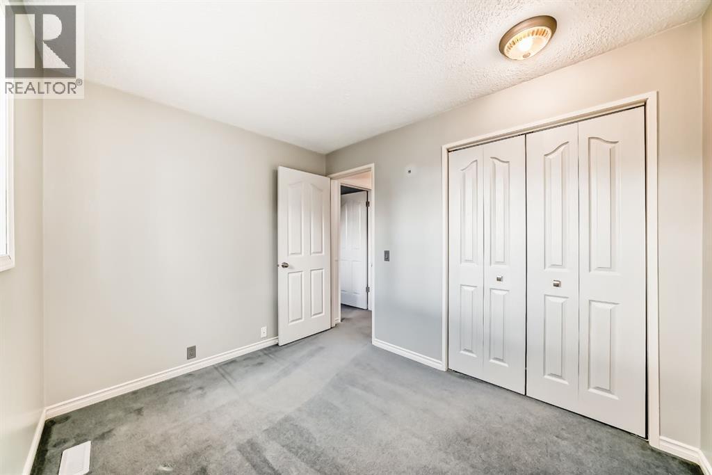 Single Family House for Sale in  Erin Dale Place SE Erin Woods Calgary 