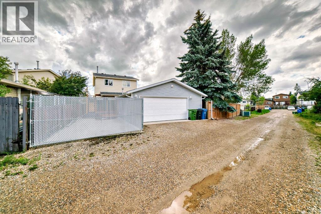 Single Family House for Sale in  Erin Dale Place SE Erin Woods Calgary 