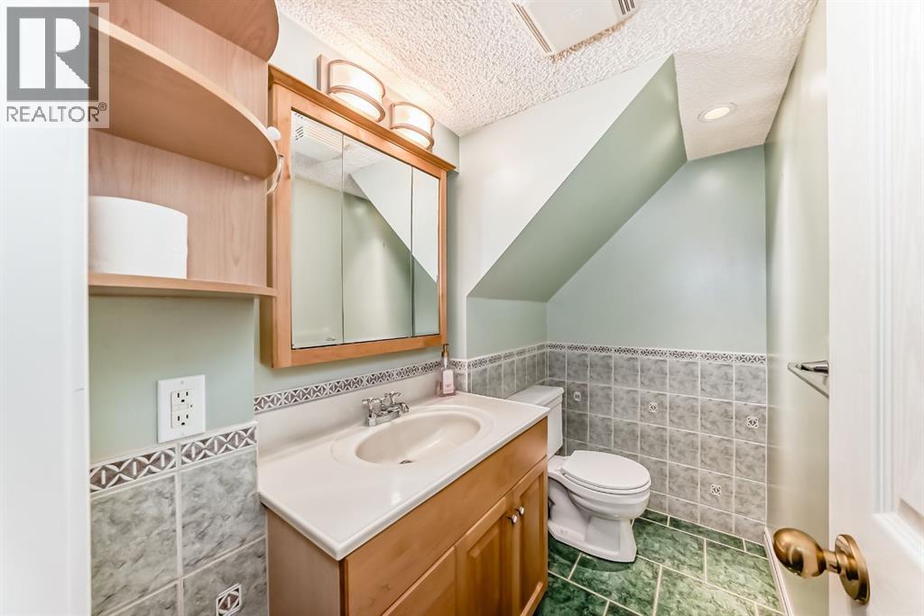 Single Family House for Sale in  Erin Dale Place SE Erin Woods Calgary 