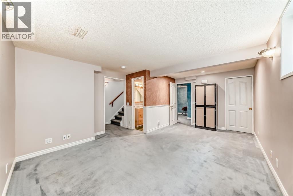 Single Family House for Sale in  Erin Dale Place SE Erin Woods Calgary 