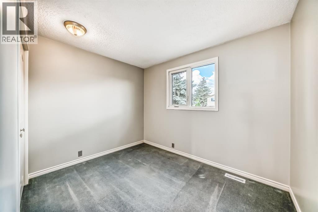 Single Family House for Sale in  Erin Dale Place SE Erin Woods Calgary 