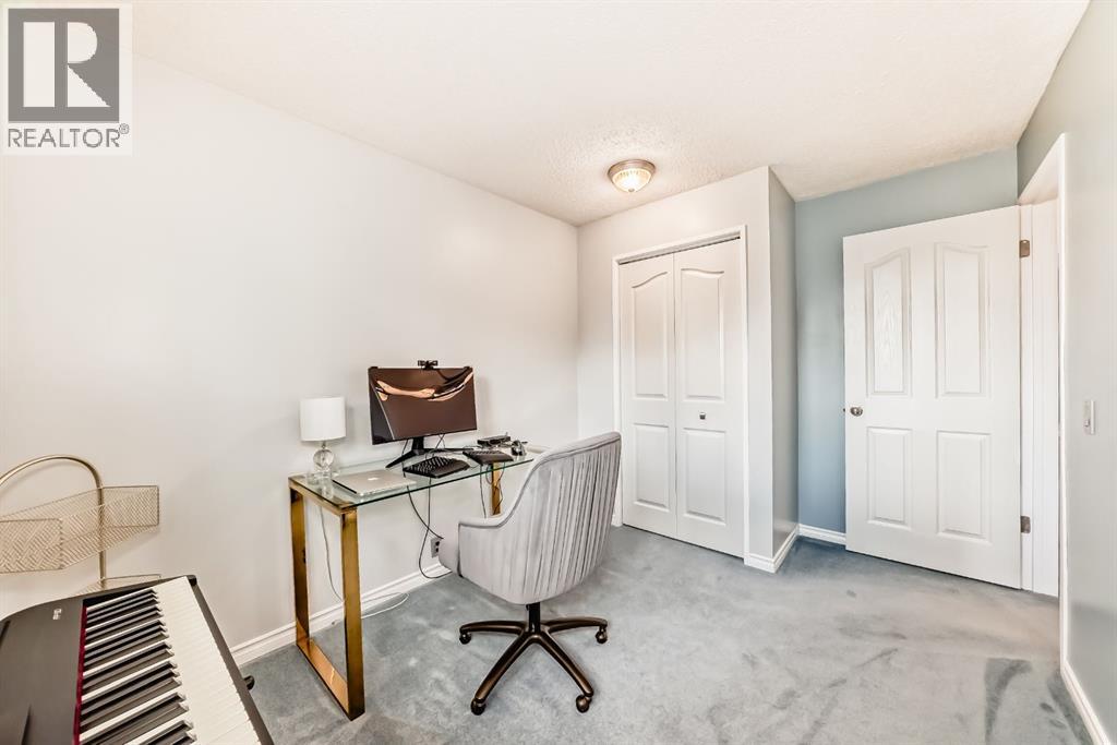 Single Family House for Sale in  Erin Dale Place SE Erin Woods Calgary 