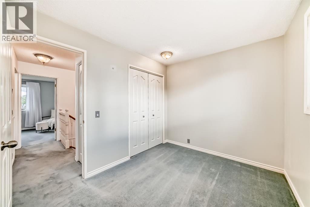 Single Family House for Sale in  Erin Dale Place SE Erin Woods Calgary 