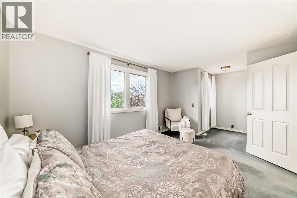 Single Family House for Sale in  Erin Dale Place SE Erin Woods Calgary 