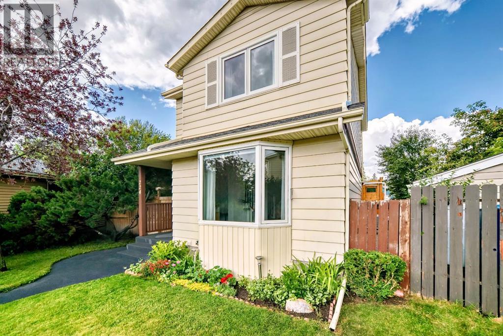 Single Family House for Sale in  Erin Dale Place SE Erin Woods Calgary 