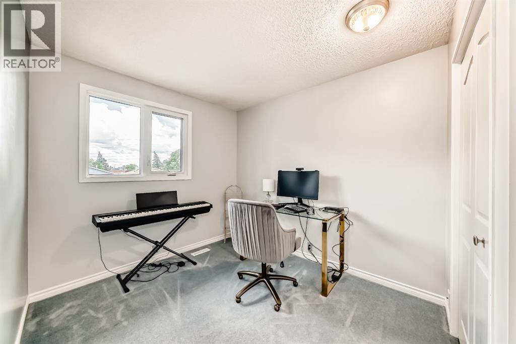 Single Family House for Sale in  Erin Dale Place SE Erin Woods Calgary 