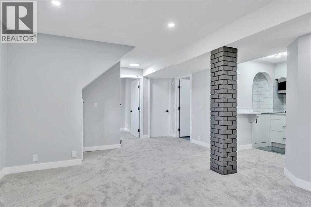 Single Family House Bi-level for Sale in  Templeside Road NE Temple Calgary 