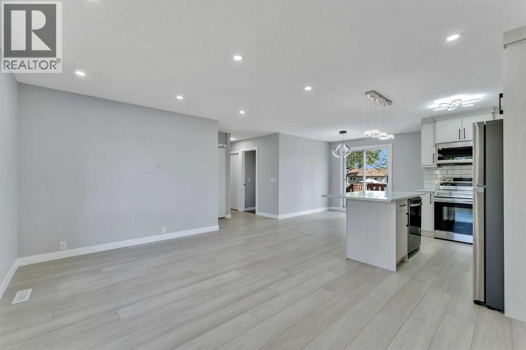 Single Family House Bi-level for Sale in  Templeside Road NE Temple Calgary 