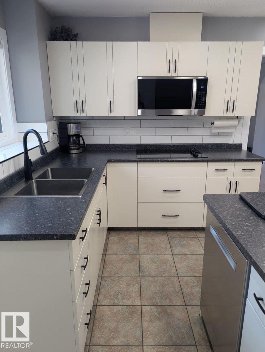Photo 11 of 11019 10 Av Nw, Edmonton AB