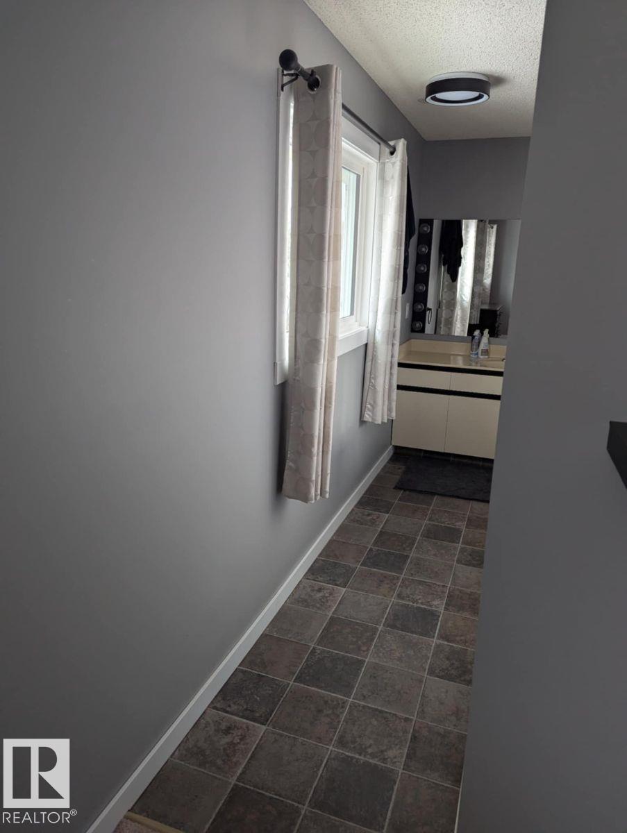 Photo 20 of 11019 10 Av Nw, Edmonton AB