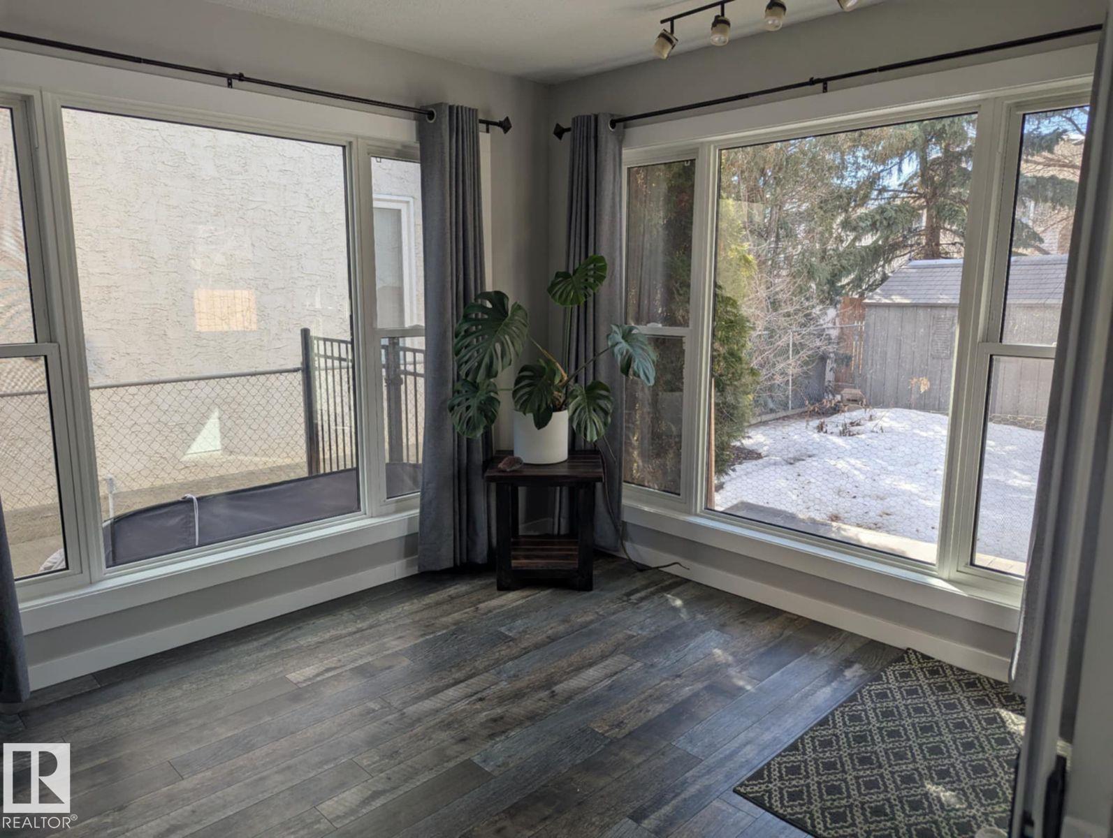 Photo 8 of 11019 10 Av Nw, Edmonton AB