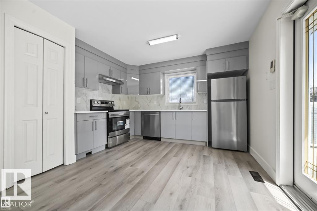 Photo 10 of 2505 38 A St Nw, Edmonton AB