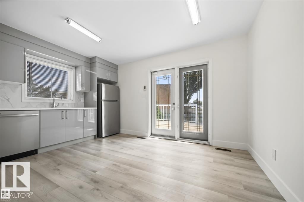 Photo 13 of 2505 38 A St Nw, Edmonton AB