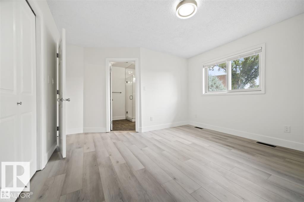 Photo 20 of 2505 38 A St Nw, Edmonton AB