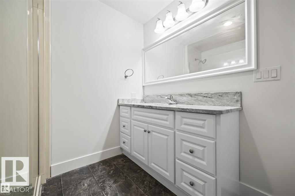 Photo 21 of 2505 38 A St Nw, Edmonton AB