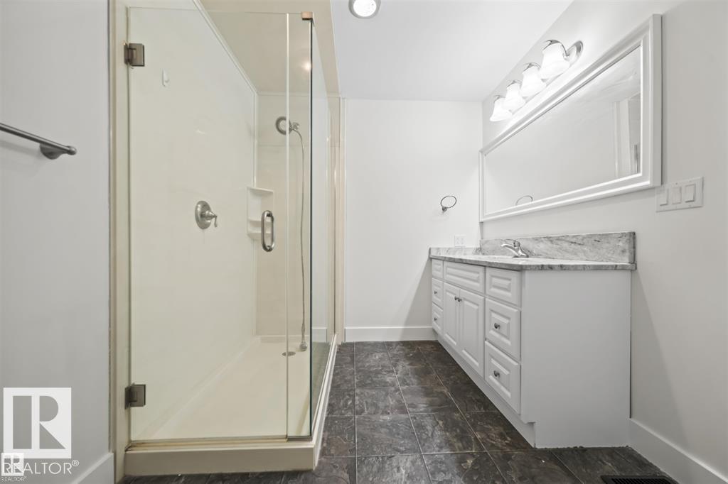 Photo 22 of 2505 38 A St Nw, Edmonton AB
