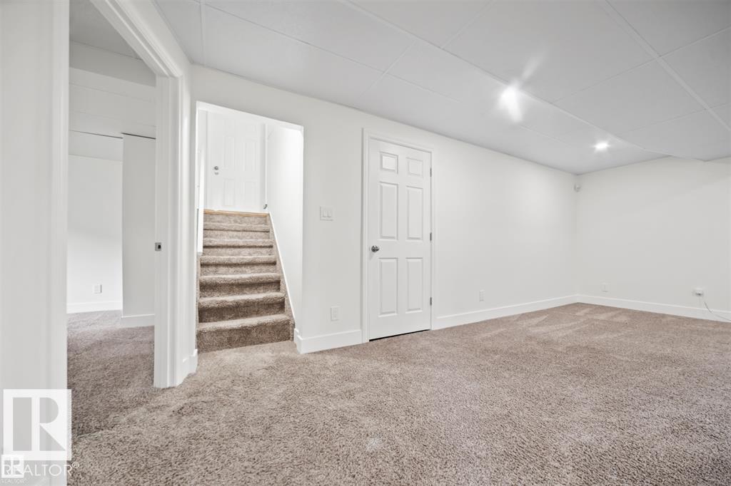 Photo 25 of 2505 38 A St Nw, Edmonton AB