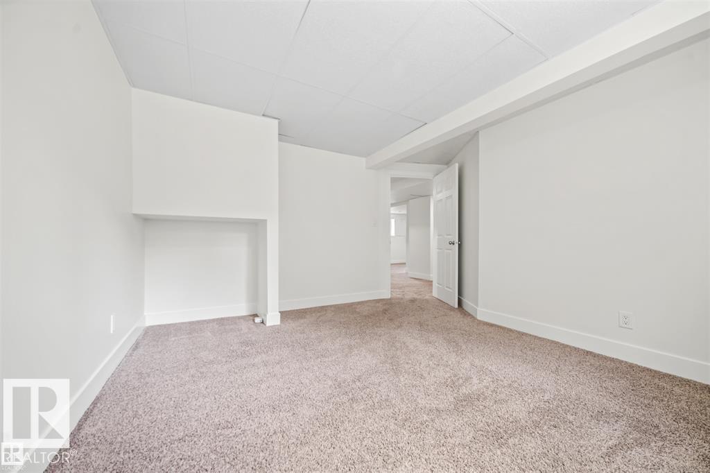 Photo 27 of 2505 38 A St Nw, Edmonton AB