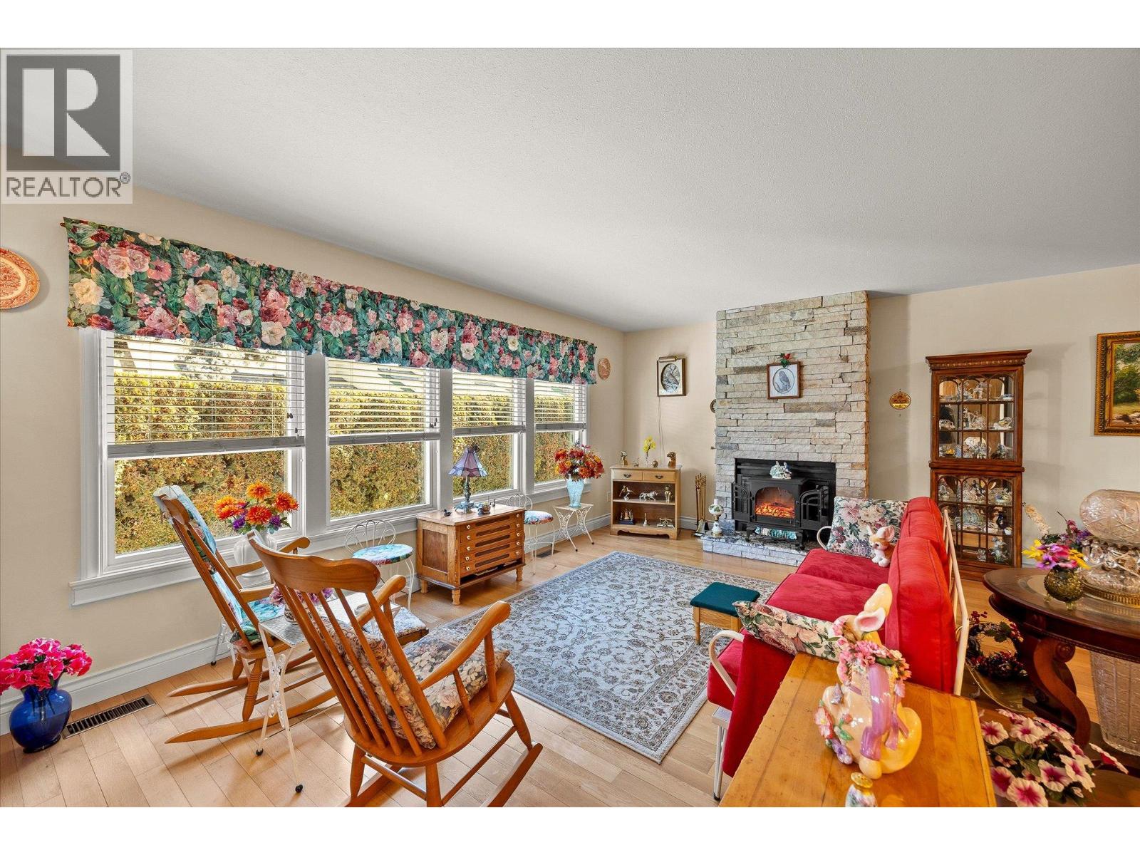 5 1209 Brookside Avenue, Kelowna