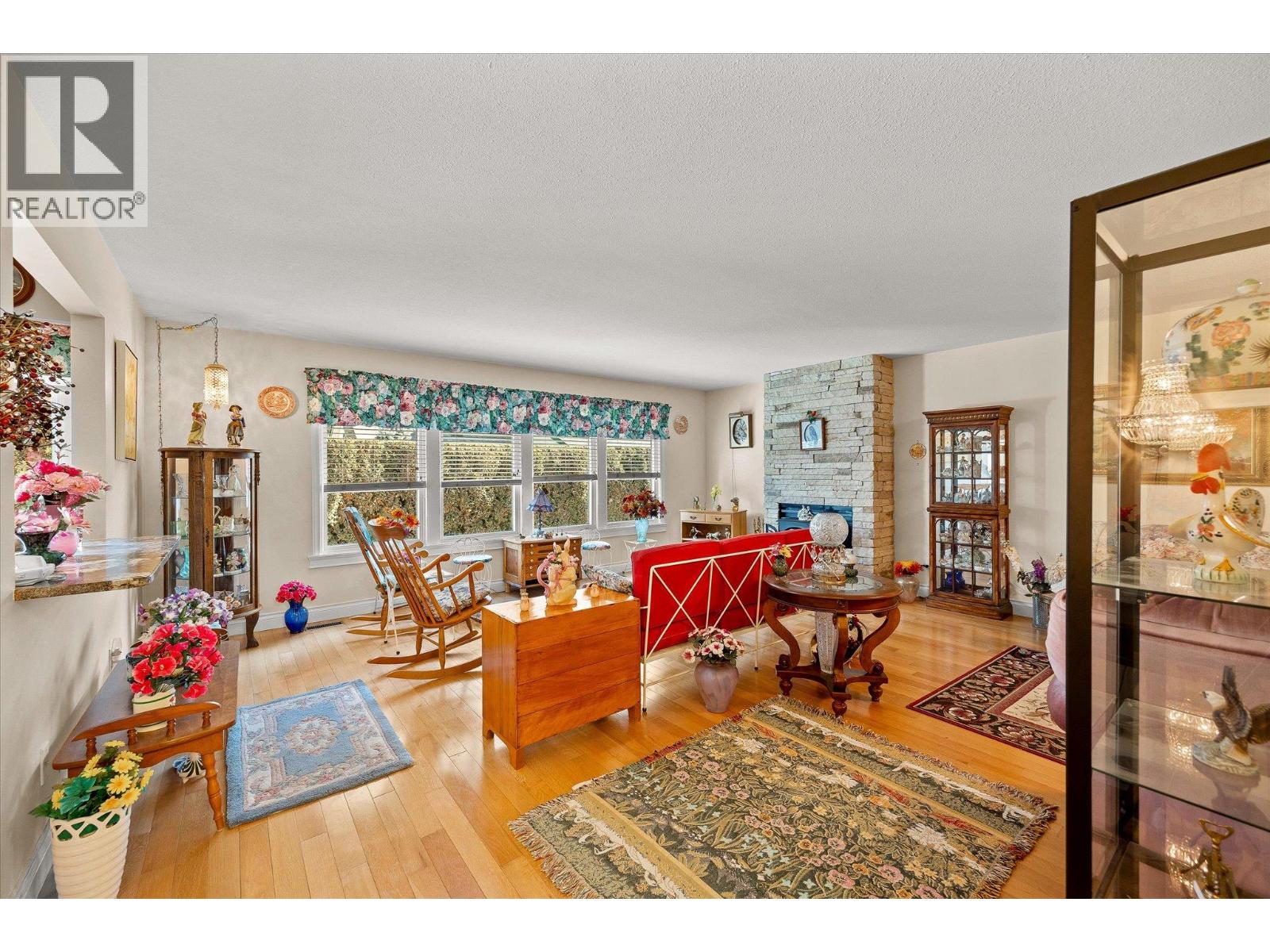 5 1209 Brookside Avenue, Kelowna