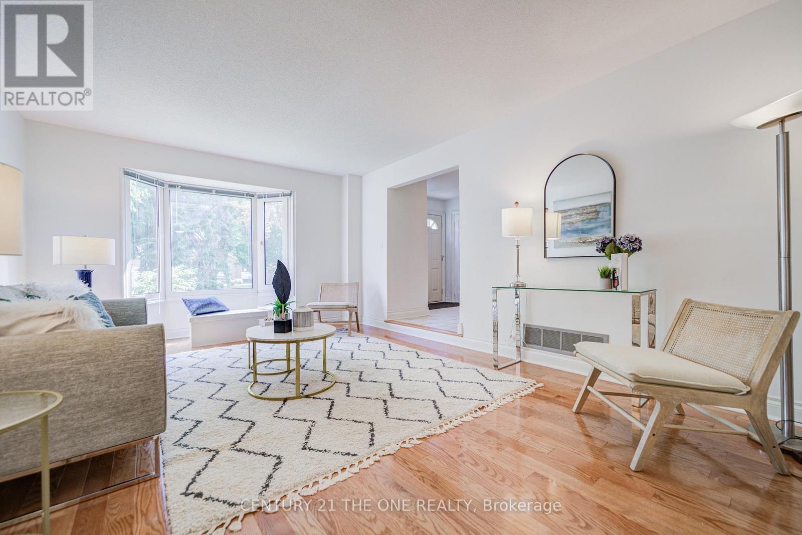 Photo 1 of 35 Ambleside Crescent, Markham ON