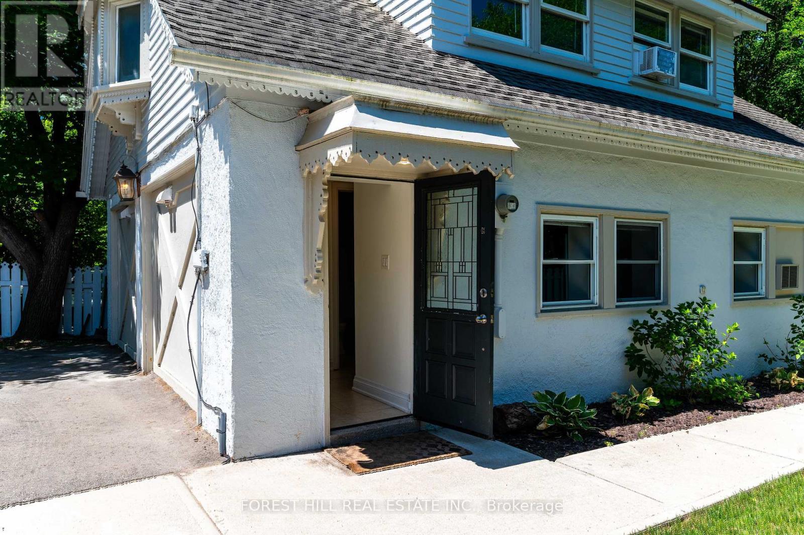 Photo 10 of 1207 Lorne Park Coachhous Road, Mississauga ON
