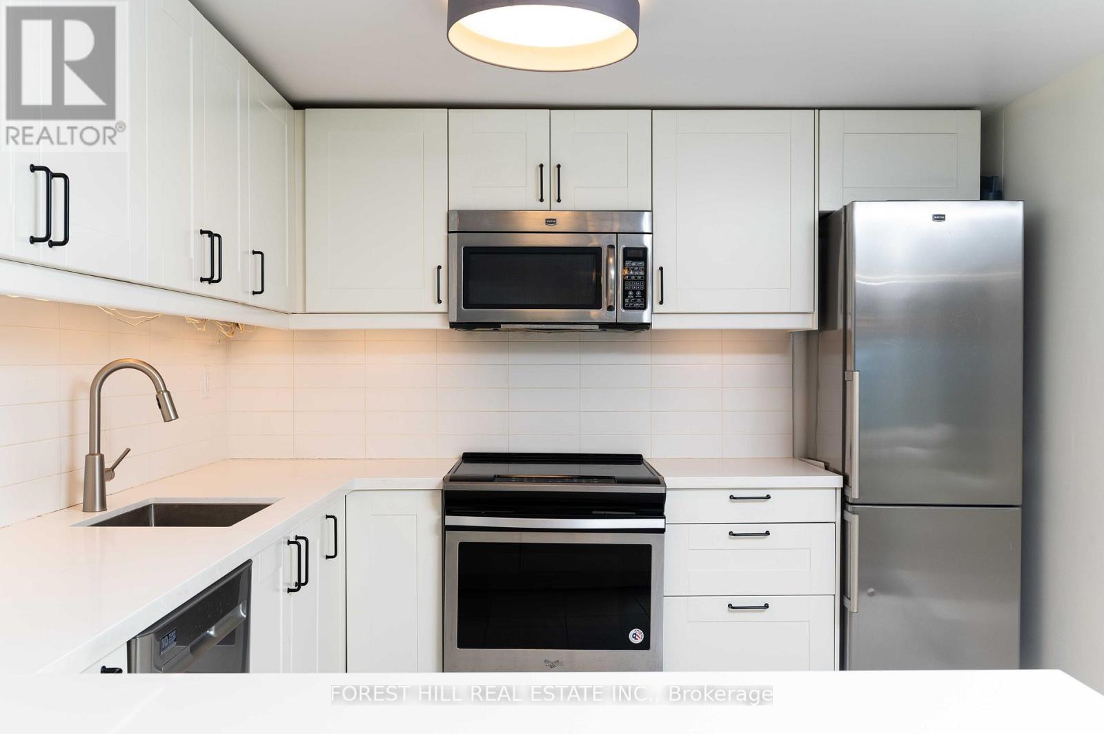 Photo 14 of 1207 Lorne Park Coachhous Road, Mississauga ON