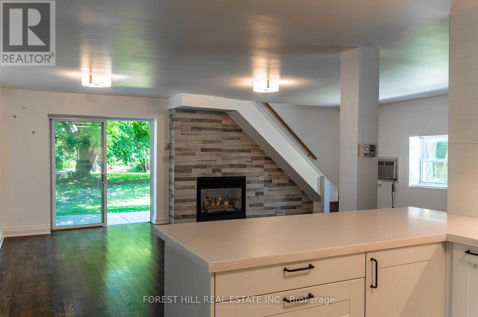 Photo 15 of 1207 Lorne Park Coachhous Road, Mississauga ON