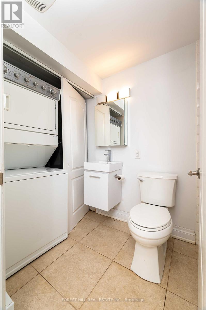 Photo 17 of 1207 Lorne Park Coachhous Road, Mississauga ON