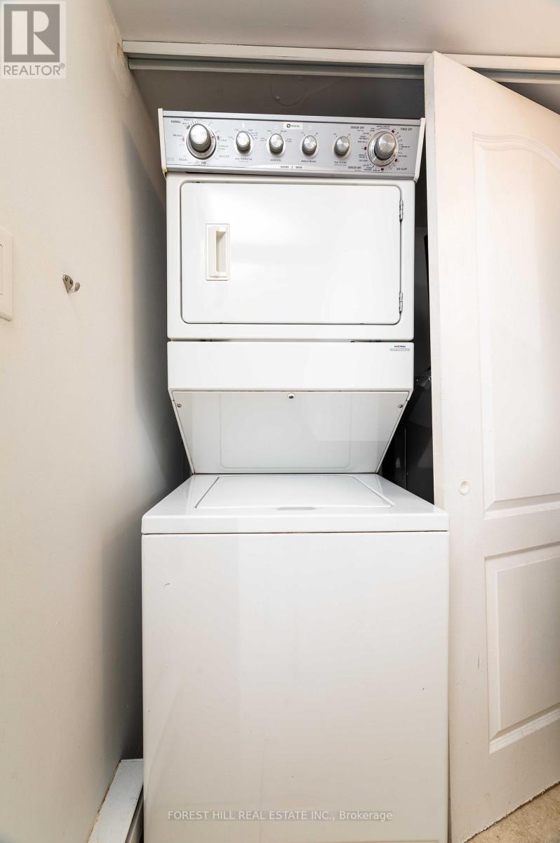 Photo 18 of 1207 Lorne Park Coachhous Road, Mississauga ON