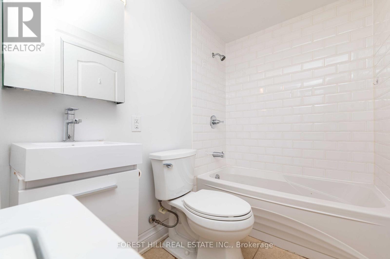 Photo 19 of 1207 Lorne Park Coachhous Road, Mississauga ON