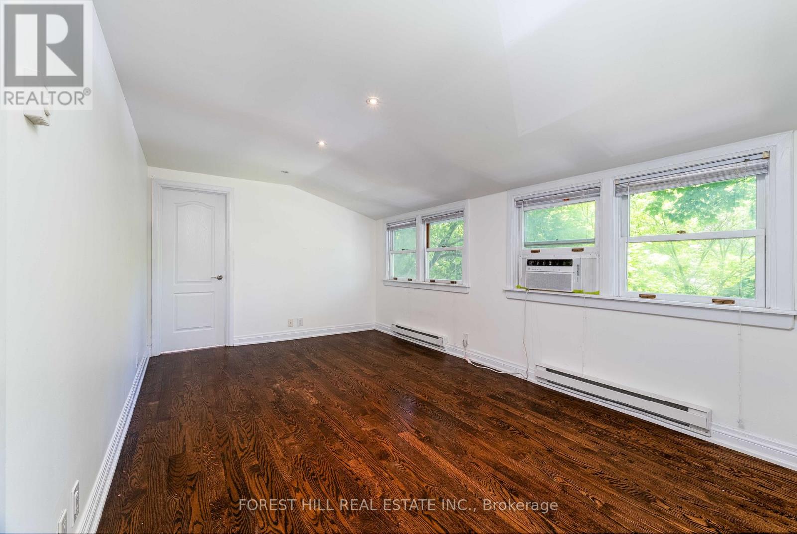 Photo 22 of 1207 Lorne Park Coachhous Road, Mississauga ON