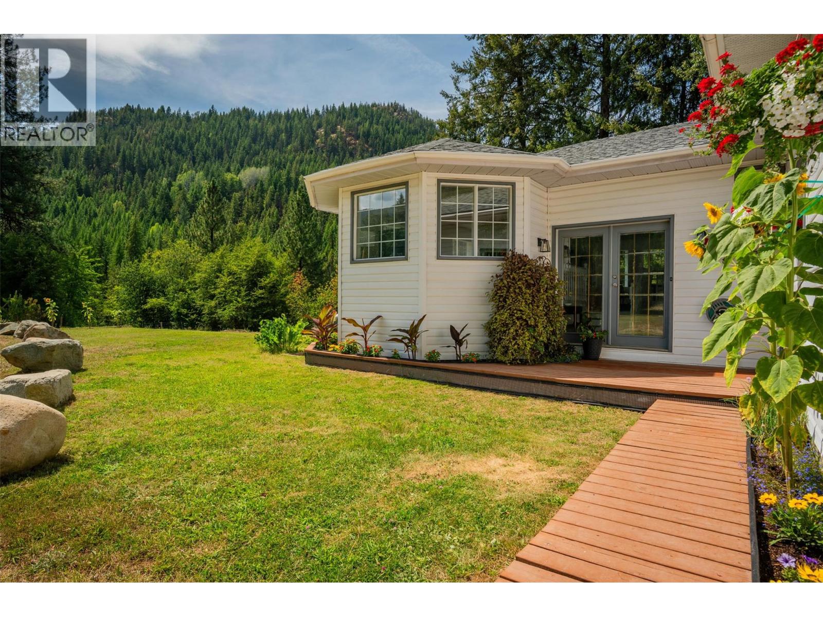 2697 OSACHOFF Road, South Slocan