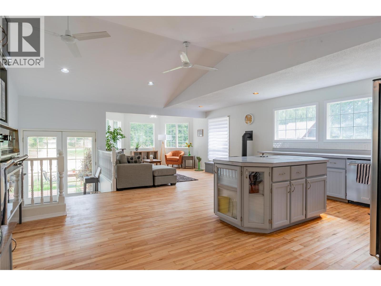 2697 OSACHOFF Road, South Slocan